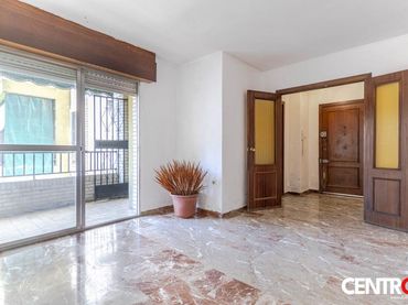 Flat with lift for sale in Avenida de Andalucía