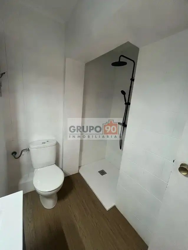 Baño de Piso en venta en Godella con Terraza y Balcón