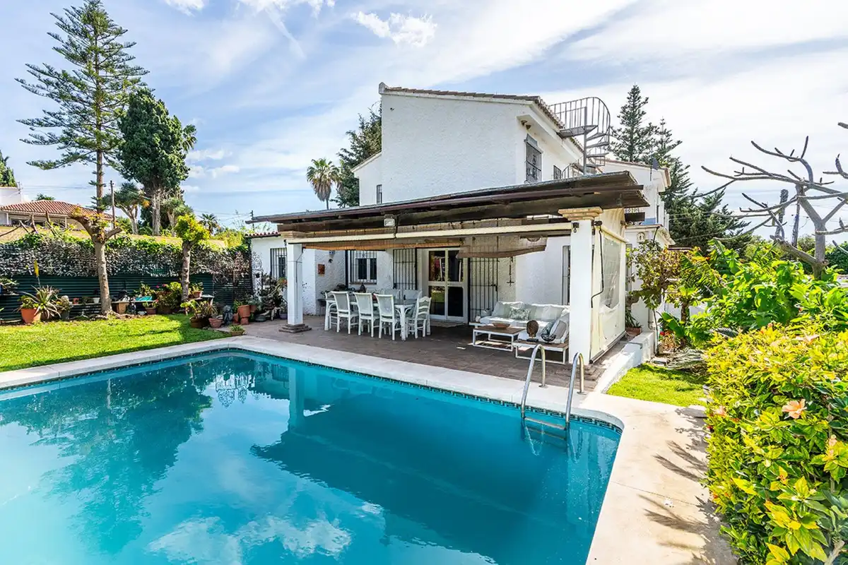 Local comercial en venda a Río Real - Los Monteros