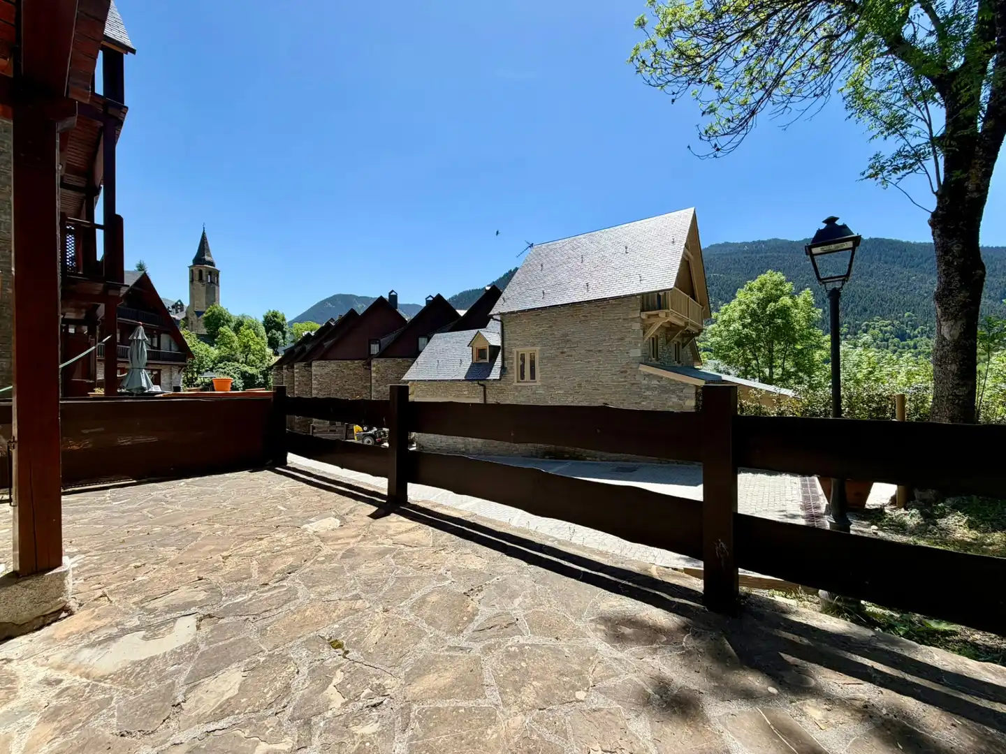 Vista exterior de Piso en venta en Naut Aran con Calefacción, Parquet y Terraza
