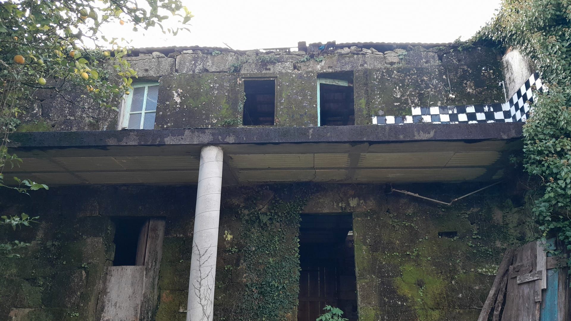 Vista exterior de Casa o xalet en venda en Covelo amb Jardí privat, Terrassa i Balcó