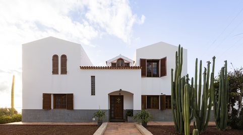 Amplia propiedad con vivienda, zonas exteriores y proyecto aprobado para expansión