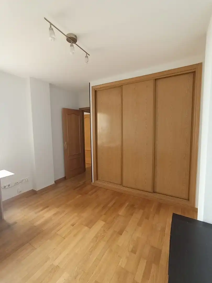 Schlafzimmer von Wohnung zur Miete in Parla mit Heizung, Parkett und Ofen