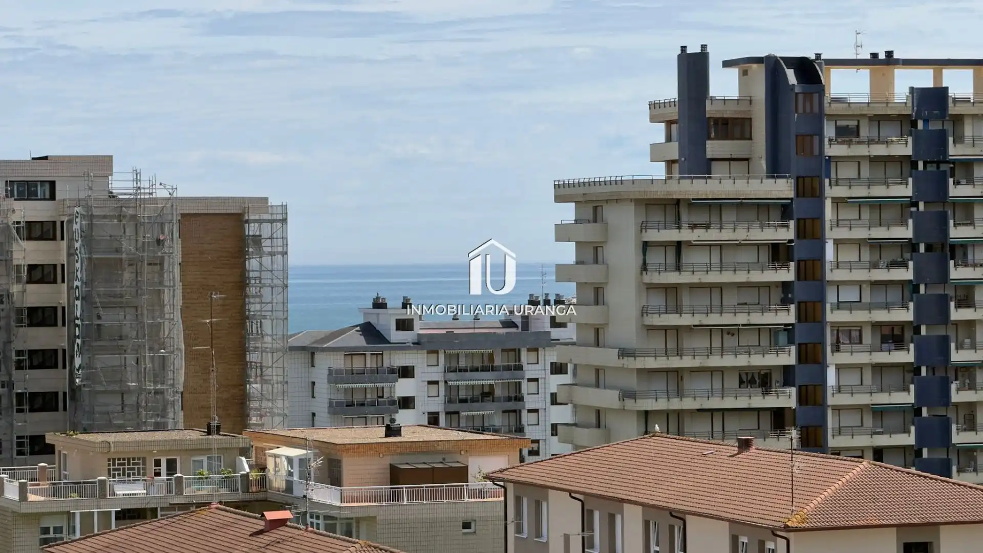 Außenansicht von Wohnung zum Verkauf in Laredo mit Heizung, Terrasse und Möbliert