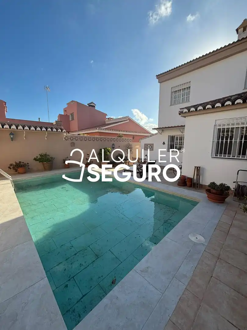 Detached house with pool to rent in Escritor busto previ, imagen 3