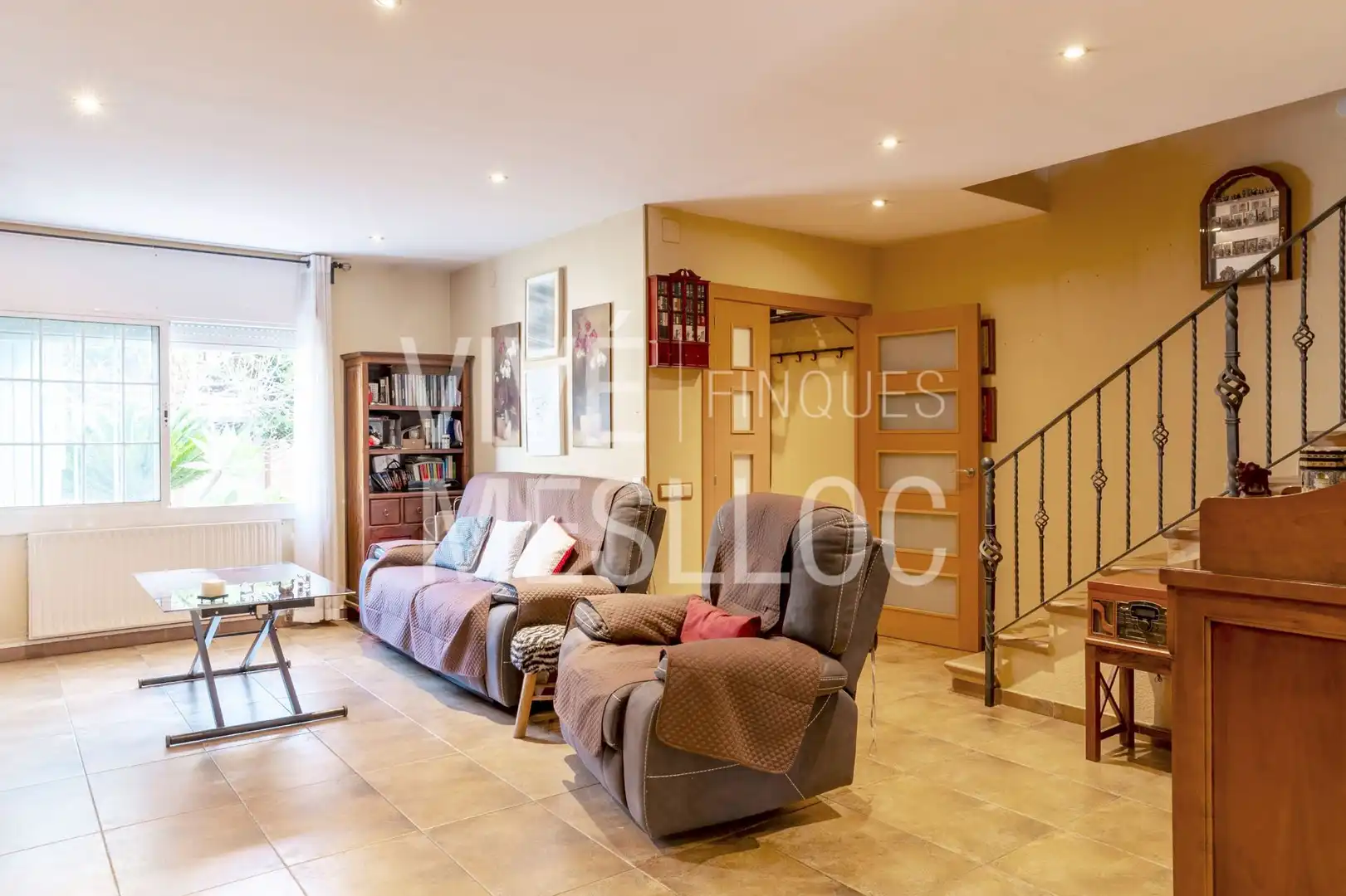 Sala d'estar de Casa adosada en venda en Premià de Mar amb Calefacció, Jardí privat i Terrassa