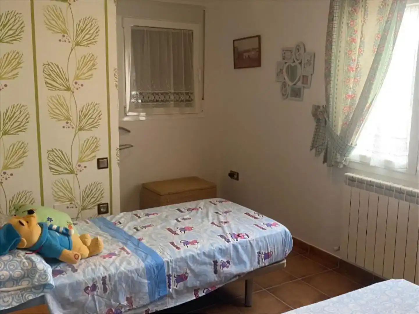 Dormitori de Casa o xalet en venda en Fernán Caballero amb Aire condicionat, Piscina i Balcó