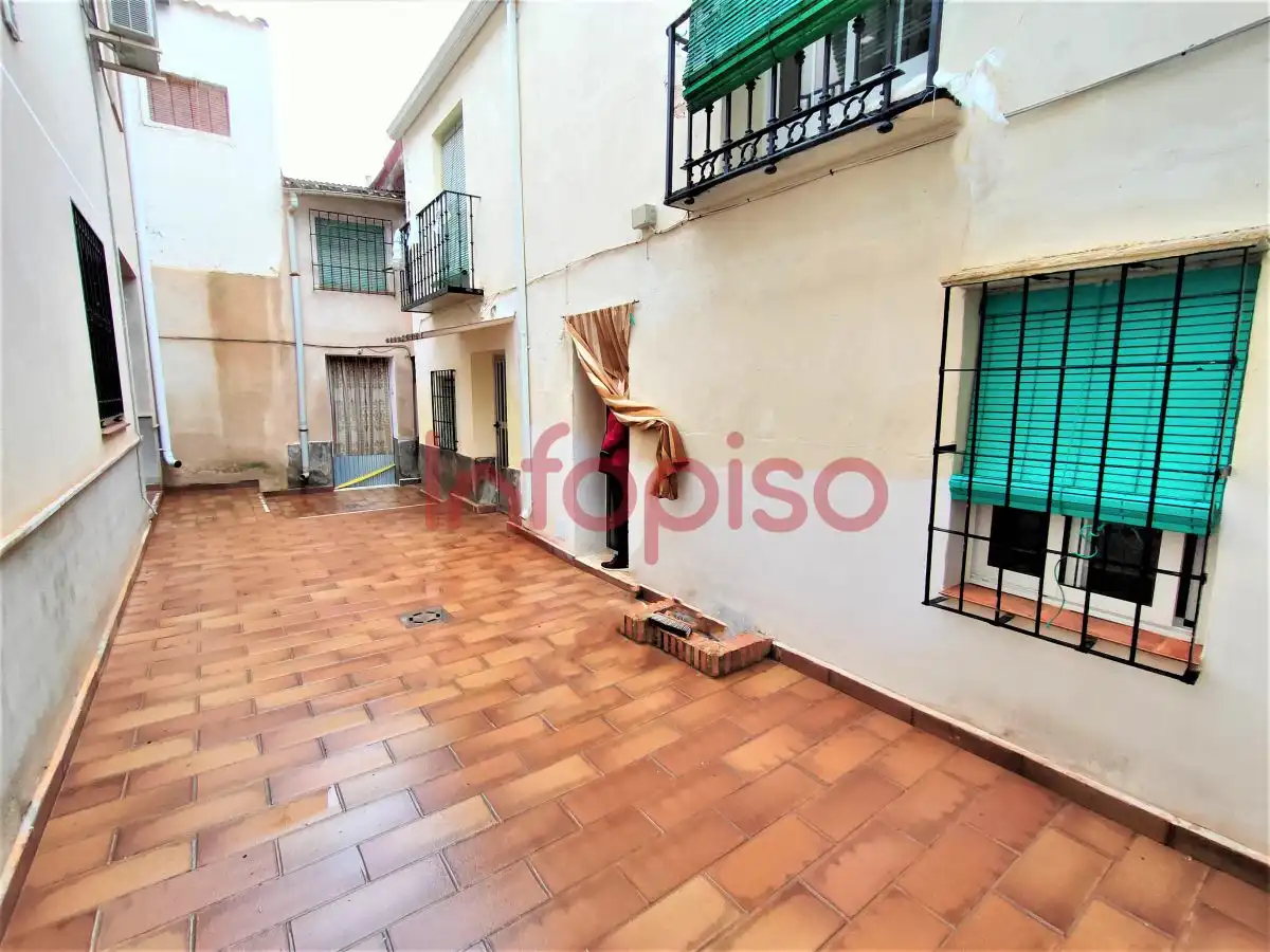 Vista exterior de Casa o xalet en venda en Alcubillas amb Aire condicionat, Calefacció i Terrassa