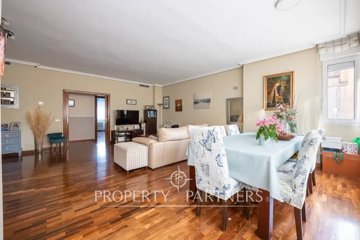 Menjador de Apartament en venda en  Madrid Capital amb Aire condicionat, Calefacció i Jardí privat