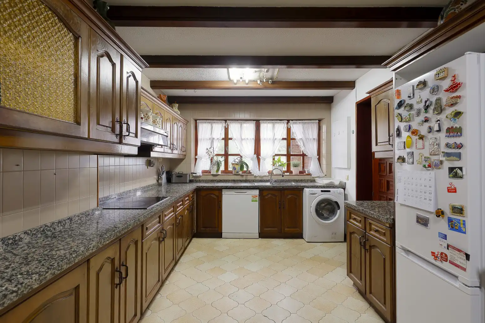 Cuina de Casa o xalet en venda en Gijón  amb Calefacció, Jardí privat i Parquet