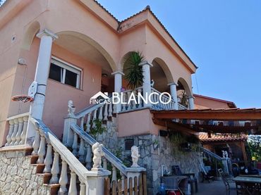 Casa amb balcó en venda a Piera