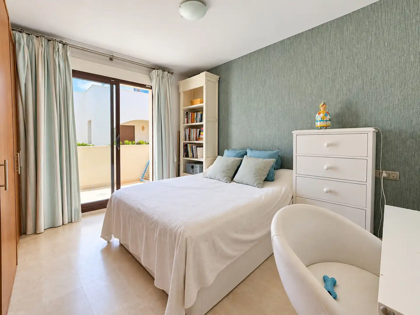 Schlafzimmer von Wohnungen zum Verkauf in Marbella mit Klimaanlage, Terrasse und Schwimmbad