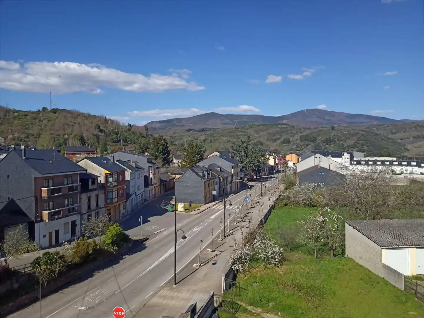 Vista exterior de Piso en venta en Toreno con Trastero y Amueblado