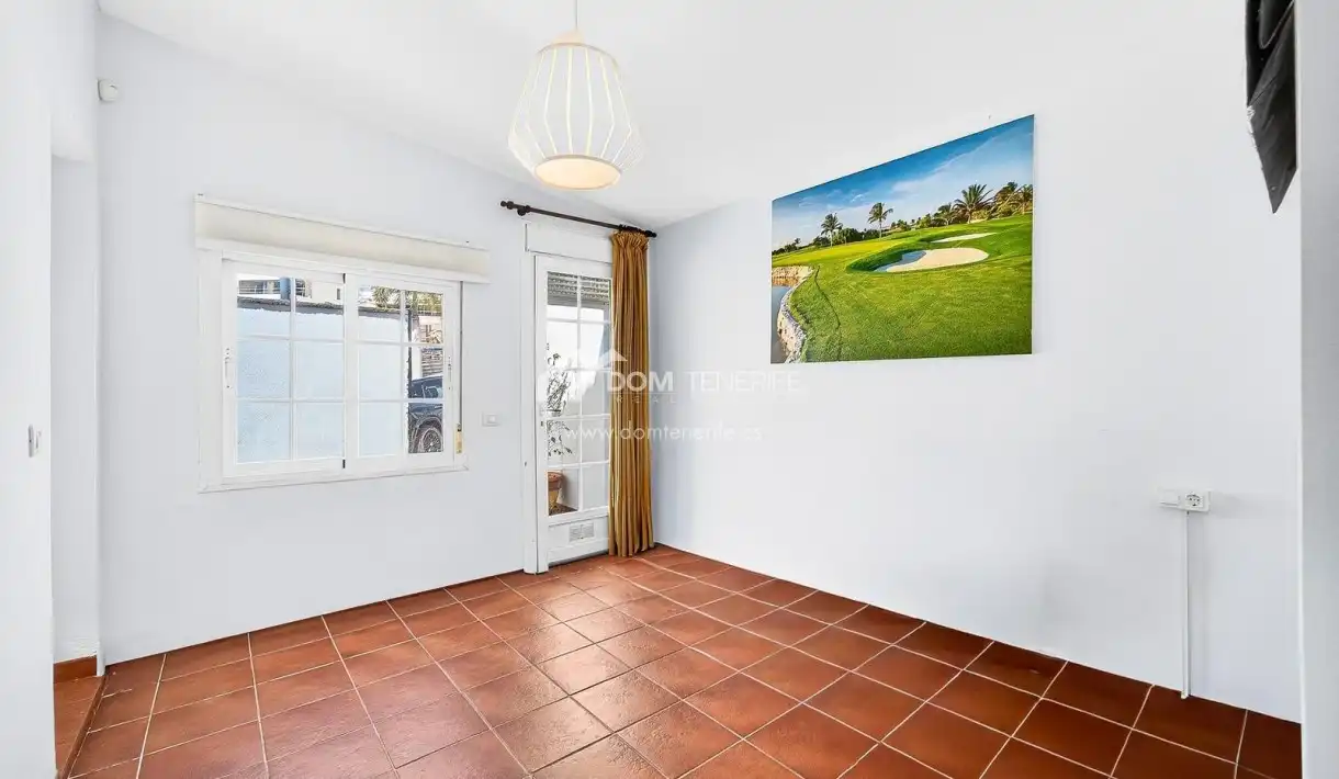 Vista exterior de Casa o chalet en venta en Arona con Terraza, Piscina y Amueblado