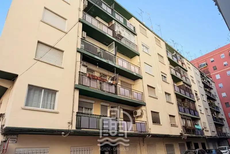 Piso con terraza en venta en Carrer dAlmagro 1