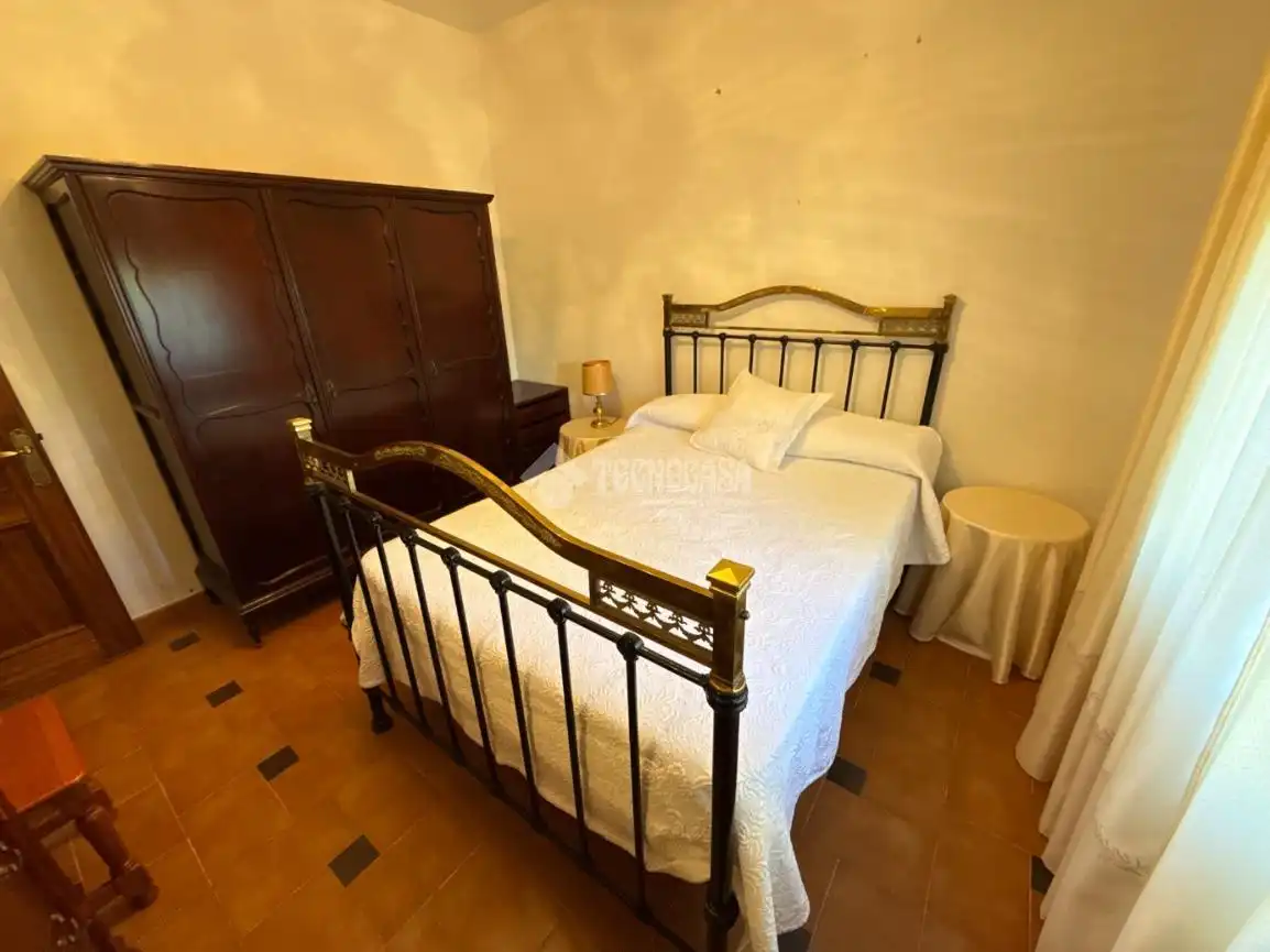 Habitación de Casa adosada en venta en Lucillos con Balcón