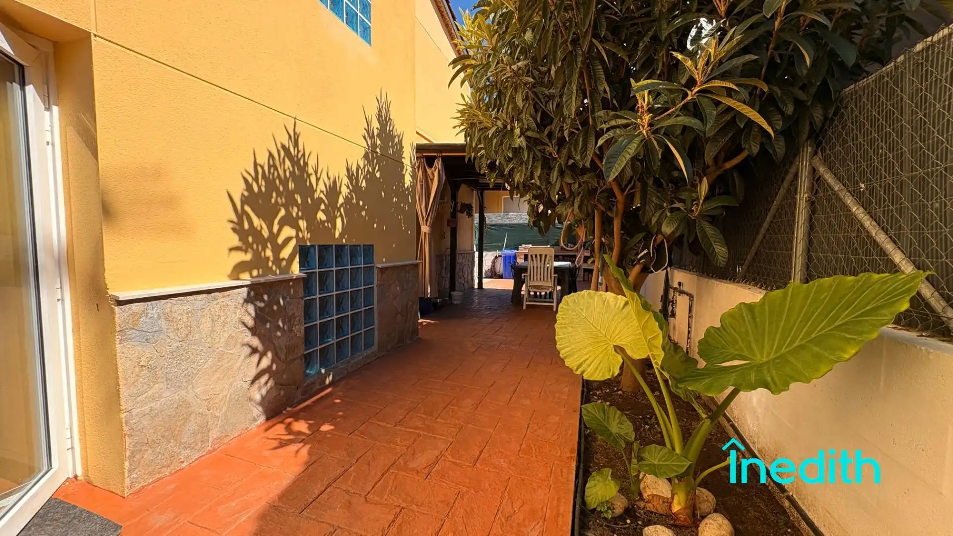 Vista exterior de Casa o xalet en venda en Cunit amb Aire condicionat, Calefacció i Jardí privat
