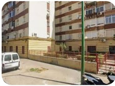 Pis amb balcó en venda a Macarena