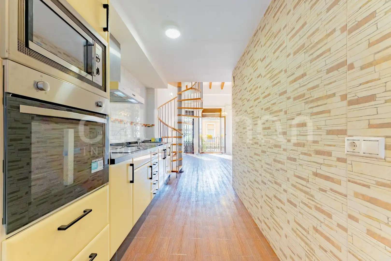 Küche von Loft zum Verkauf in Valencia mit Klimaanlage und Balkon
