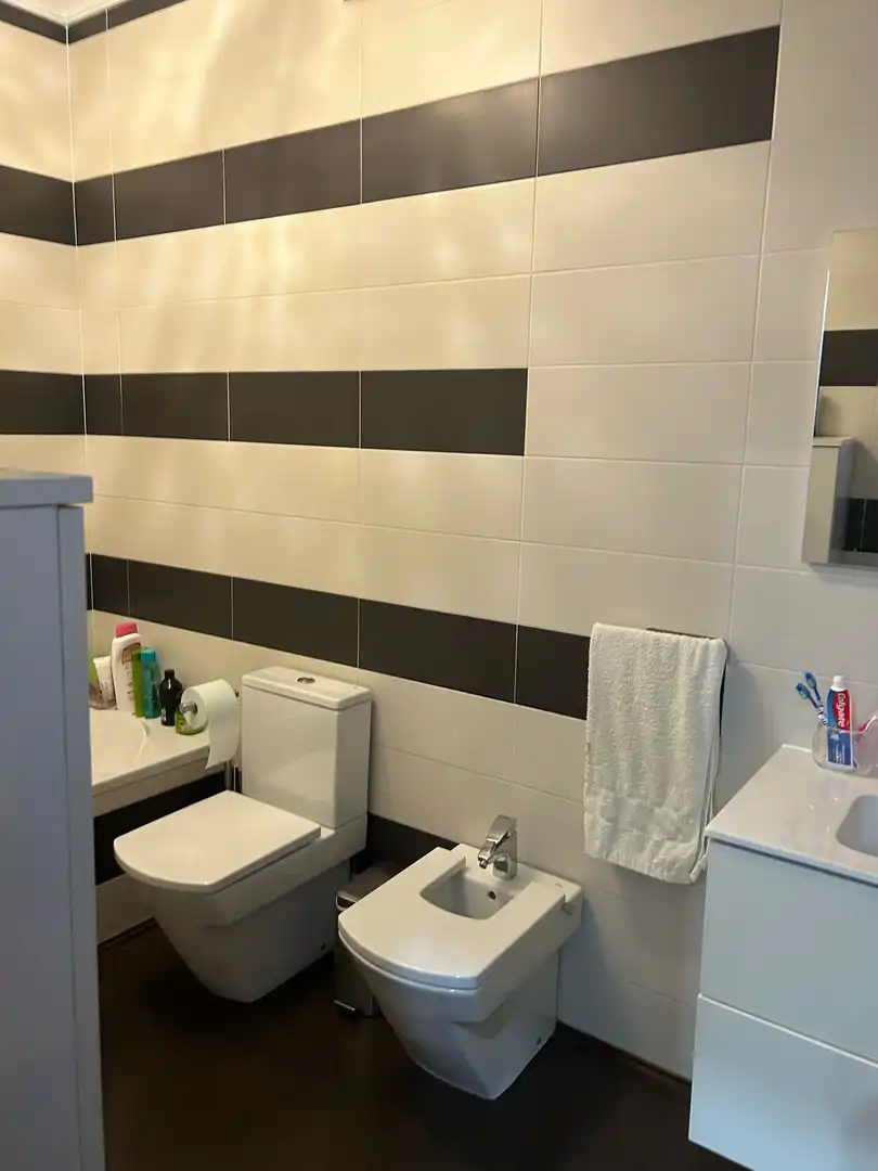 Baño de Piso en venta en Teba con Aire acondicionado, Terraza y Amueblado