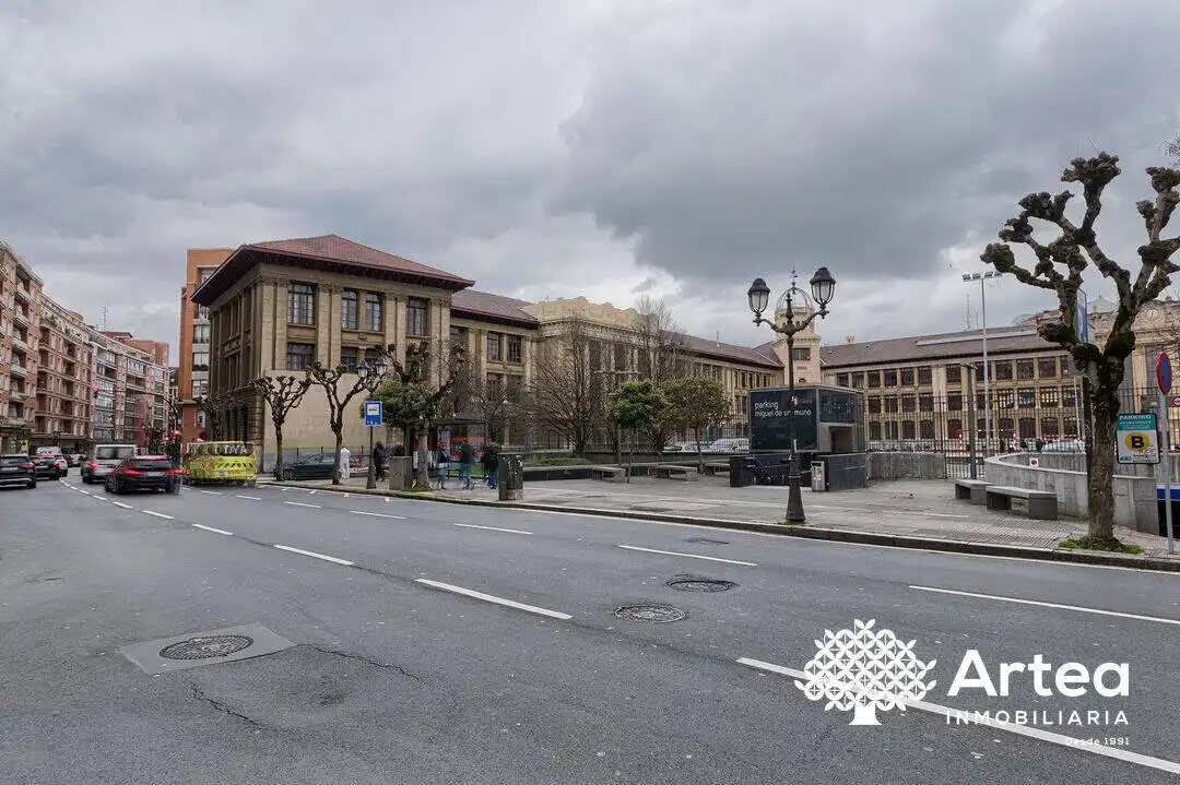 Vista exterior de Pis de lloguer en Bilbao  amb Calefacció