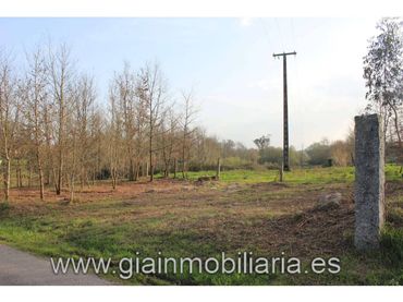 Terreny residencial en venda a Calle Cazan Leirado