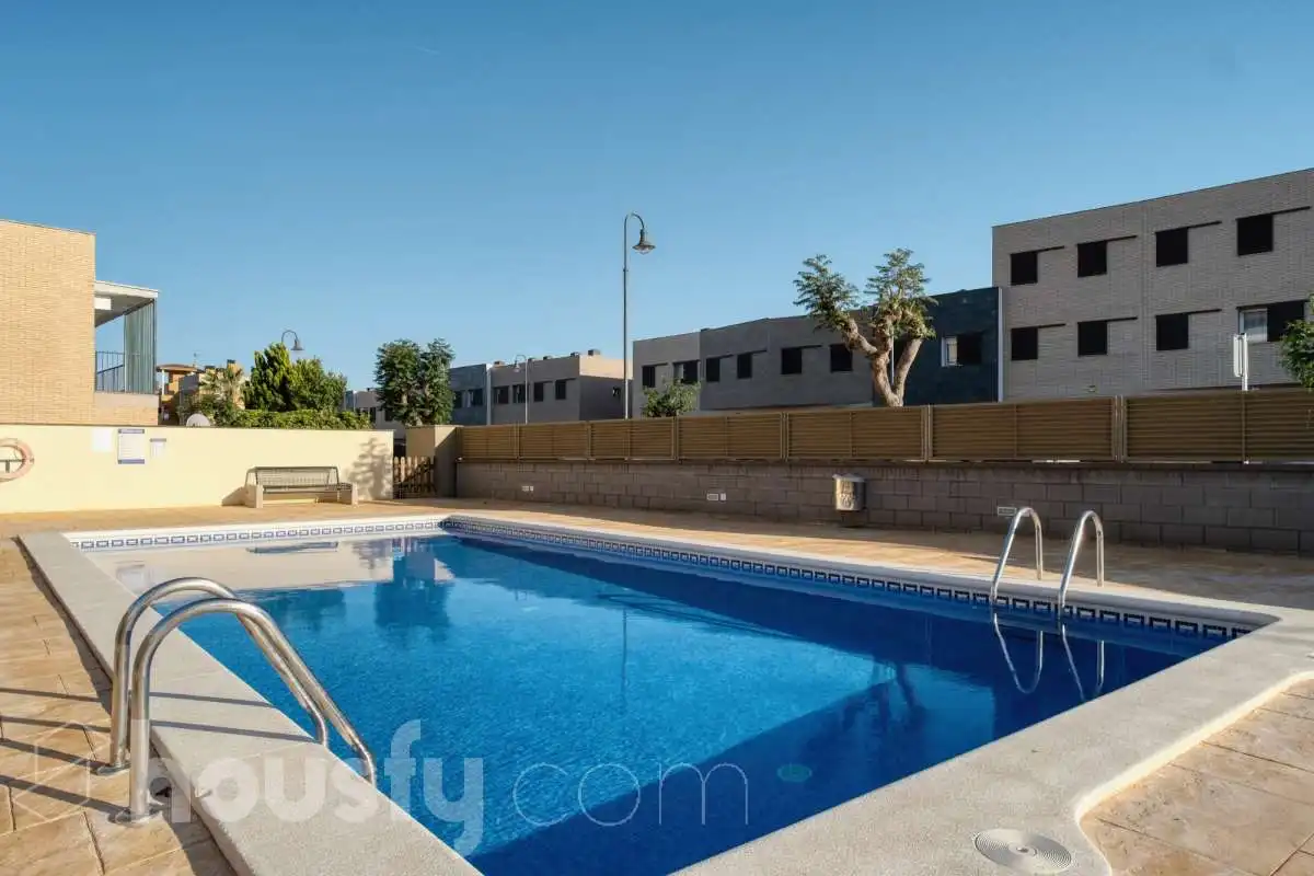 Schwimmbecken von Maisonette zum Verkauf in Roda de Berà mit Klimaanlage, Terrasse und Abstellraum