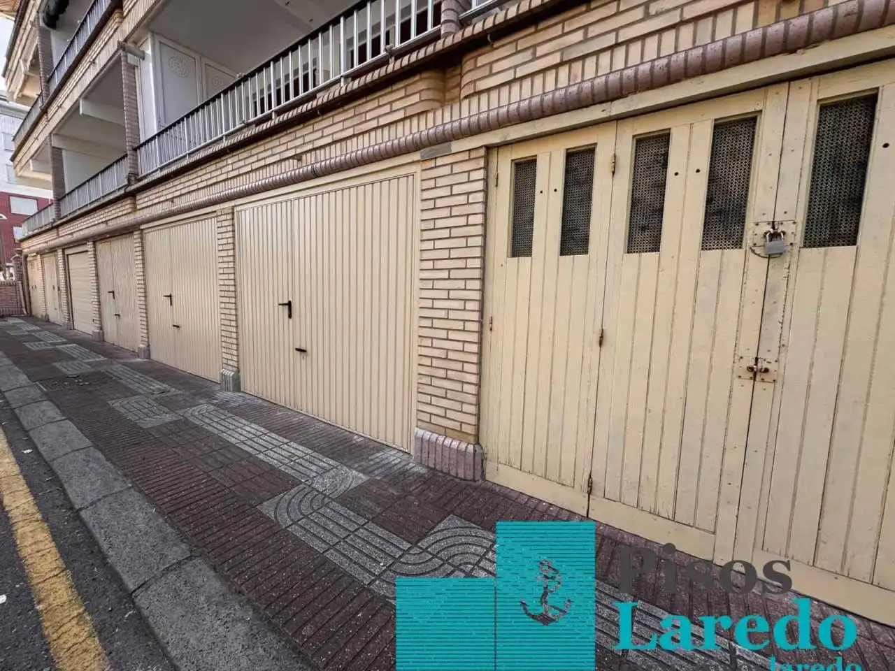 Parkplatz von Garage zum Verkauf in Laredo