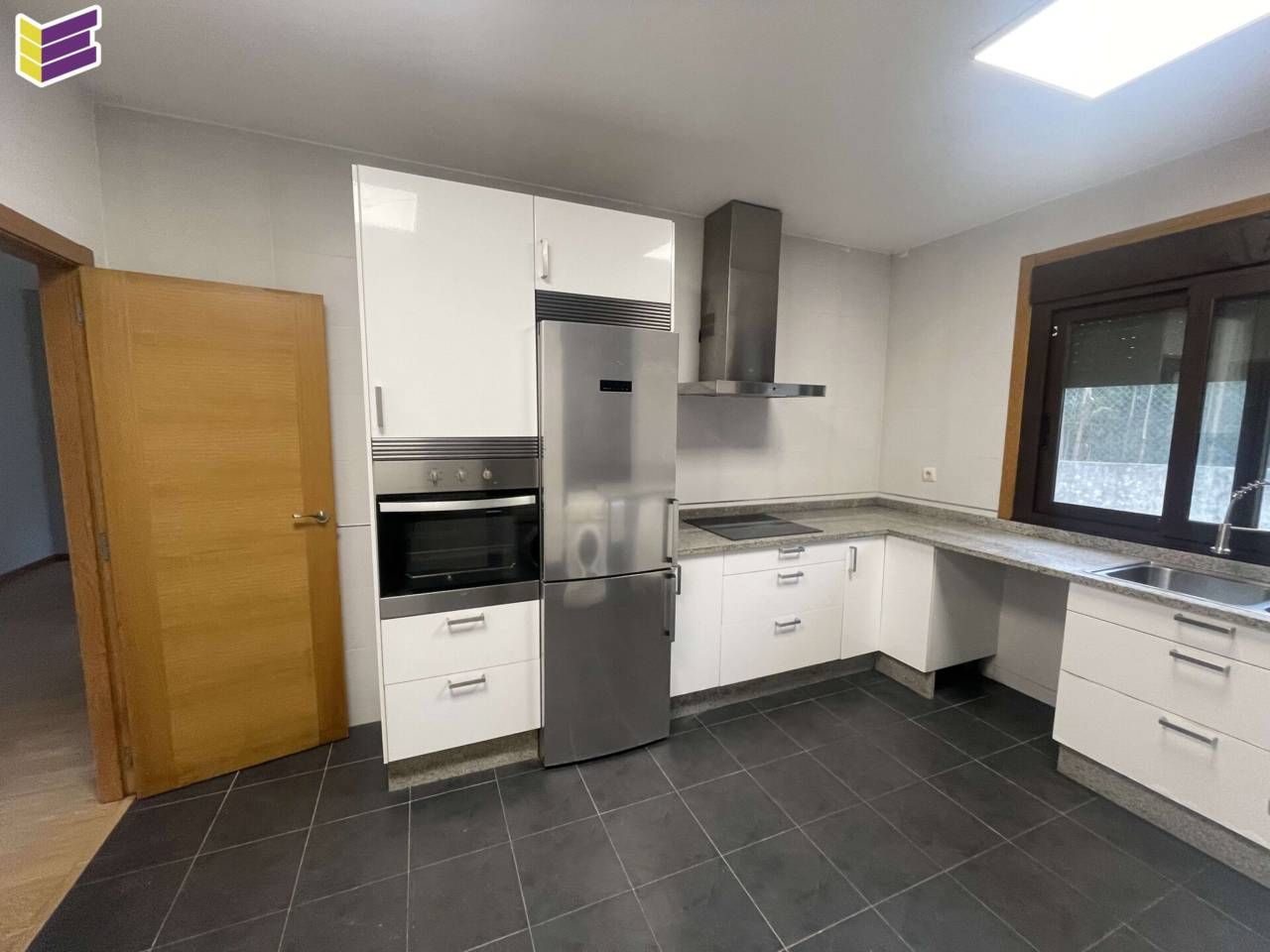 Cocina de Casa o chalet de alquiler en Tui con Calefacción, Jardín privado y Terraza