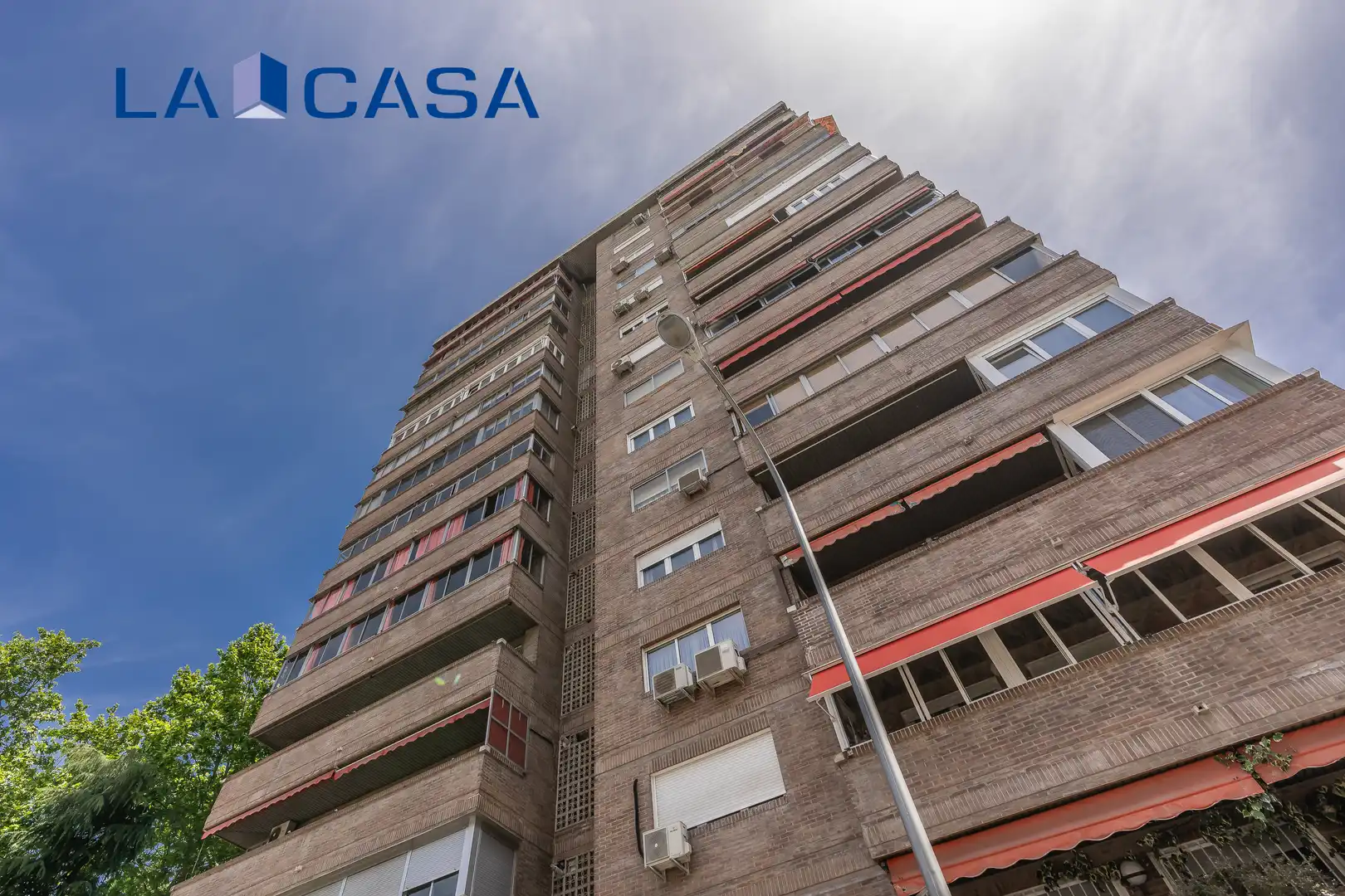 Vista exterior de Pis en venda en Madrid amb Calefacció, Terrassa i Piscina