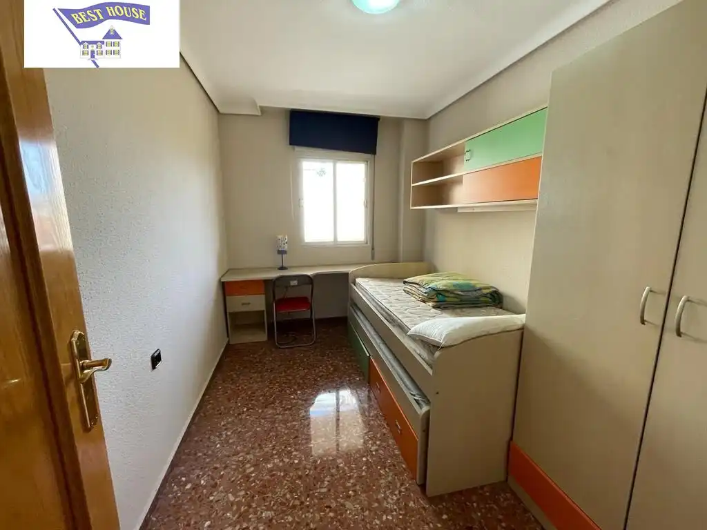 Wohnung zur Miete in Ensanche - Franciscanos