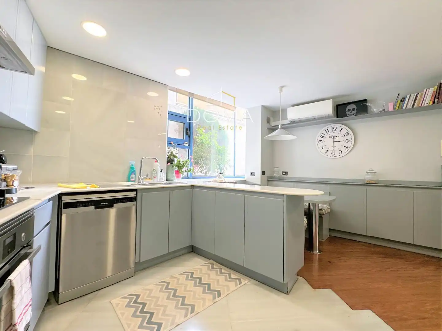 Cocina de Casa o chalet en venta en Barcelona con Aire acondicionado, Calefacción y Jardín privado
