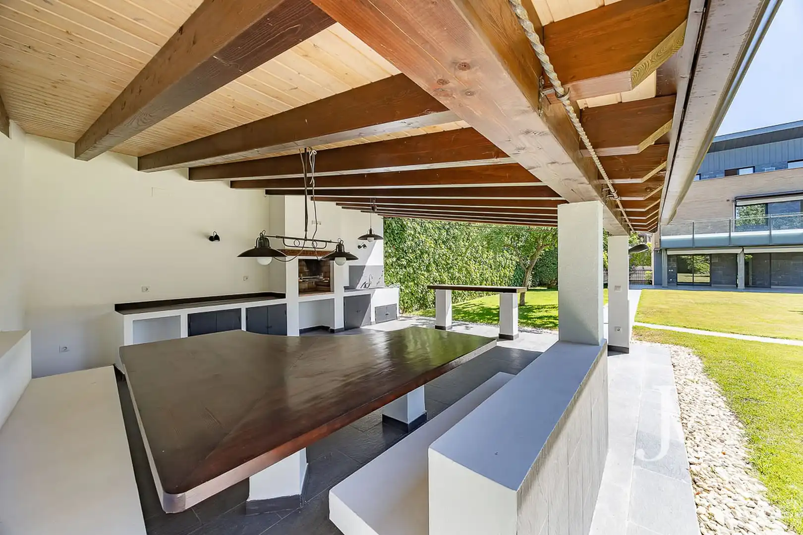 Terrasse von Einfamilien-Reihenhaus zur Miete in La Moraleja mit Klimaanlage, Heizung und Privatgarten