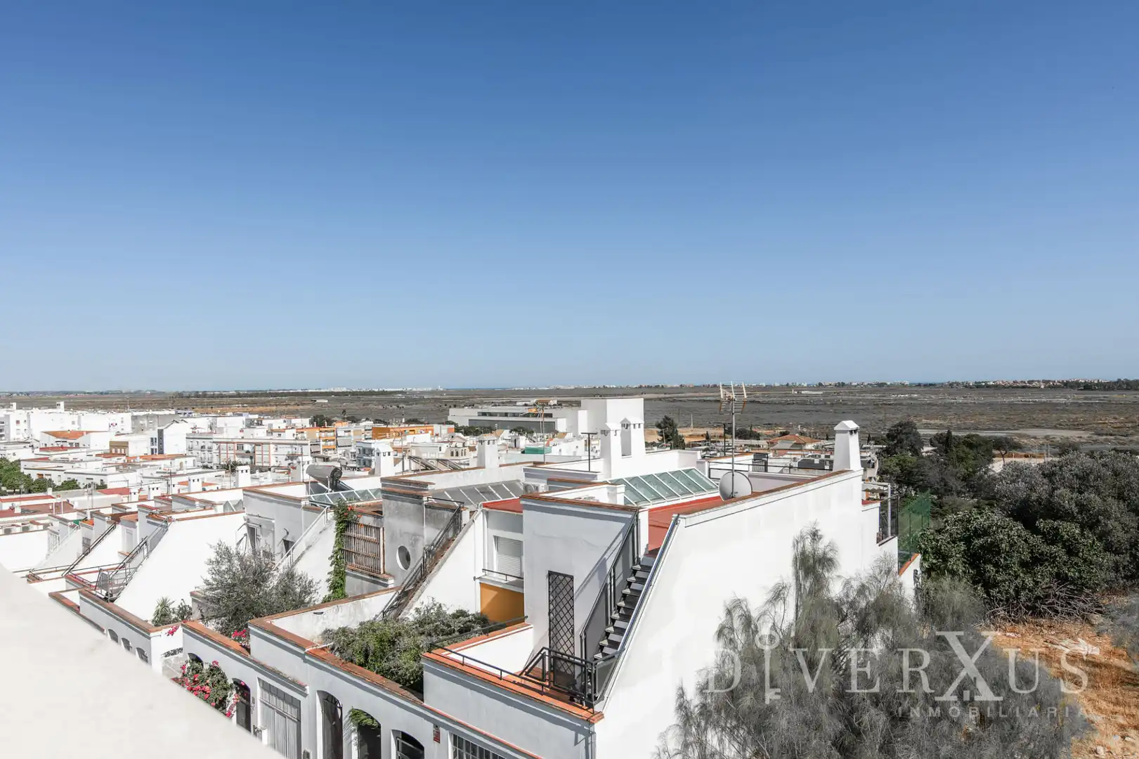Vista exterior de Casa adosada en venda en Ayamonte amb Aire condicionat, Terrassa i Moblat