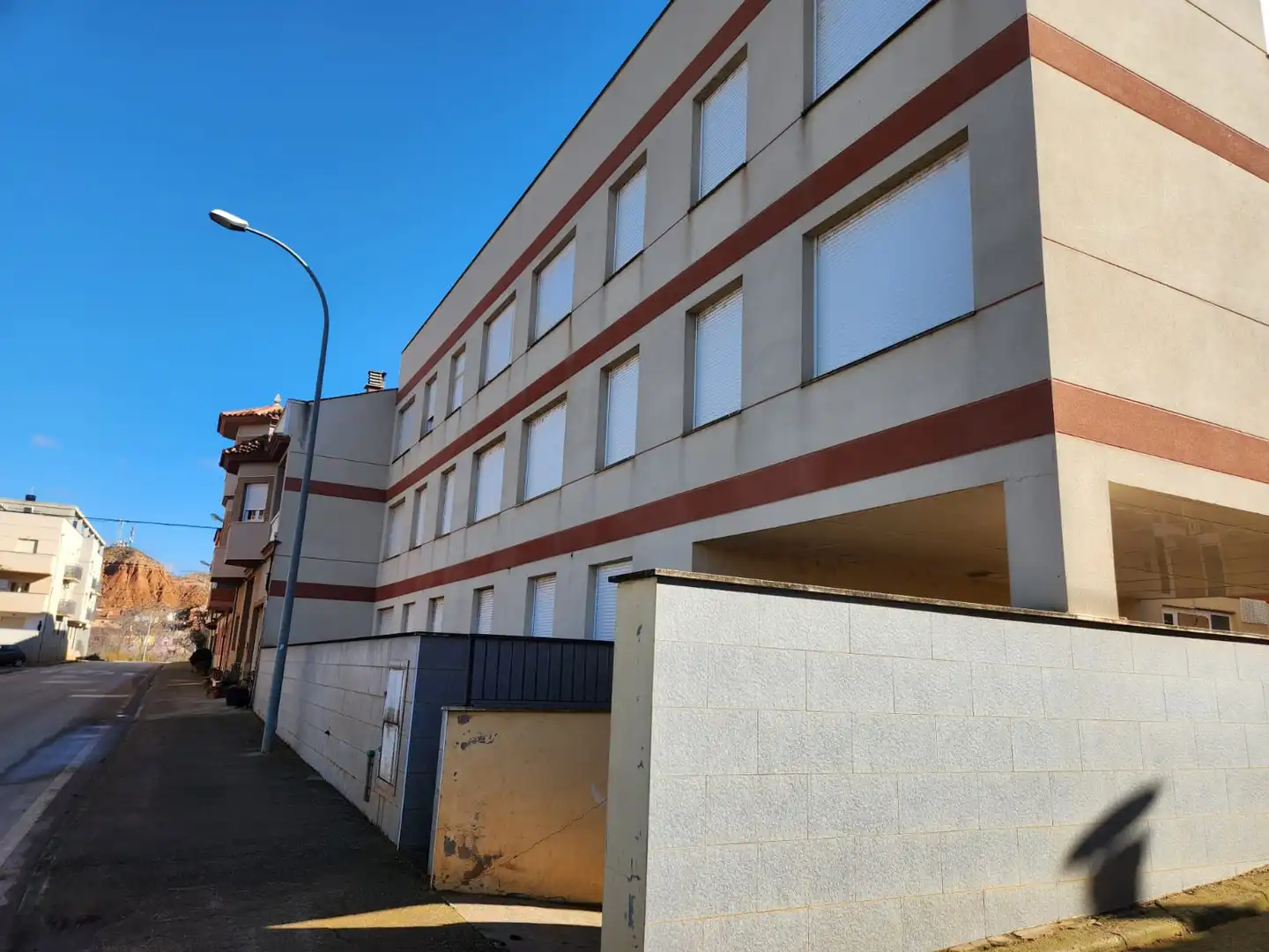 Vista exterior de Edificio en venta en Teruel