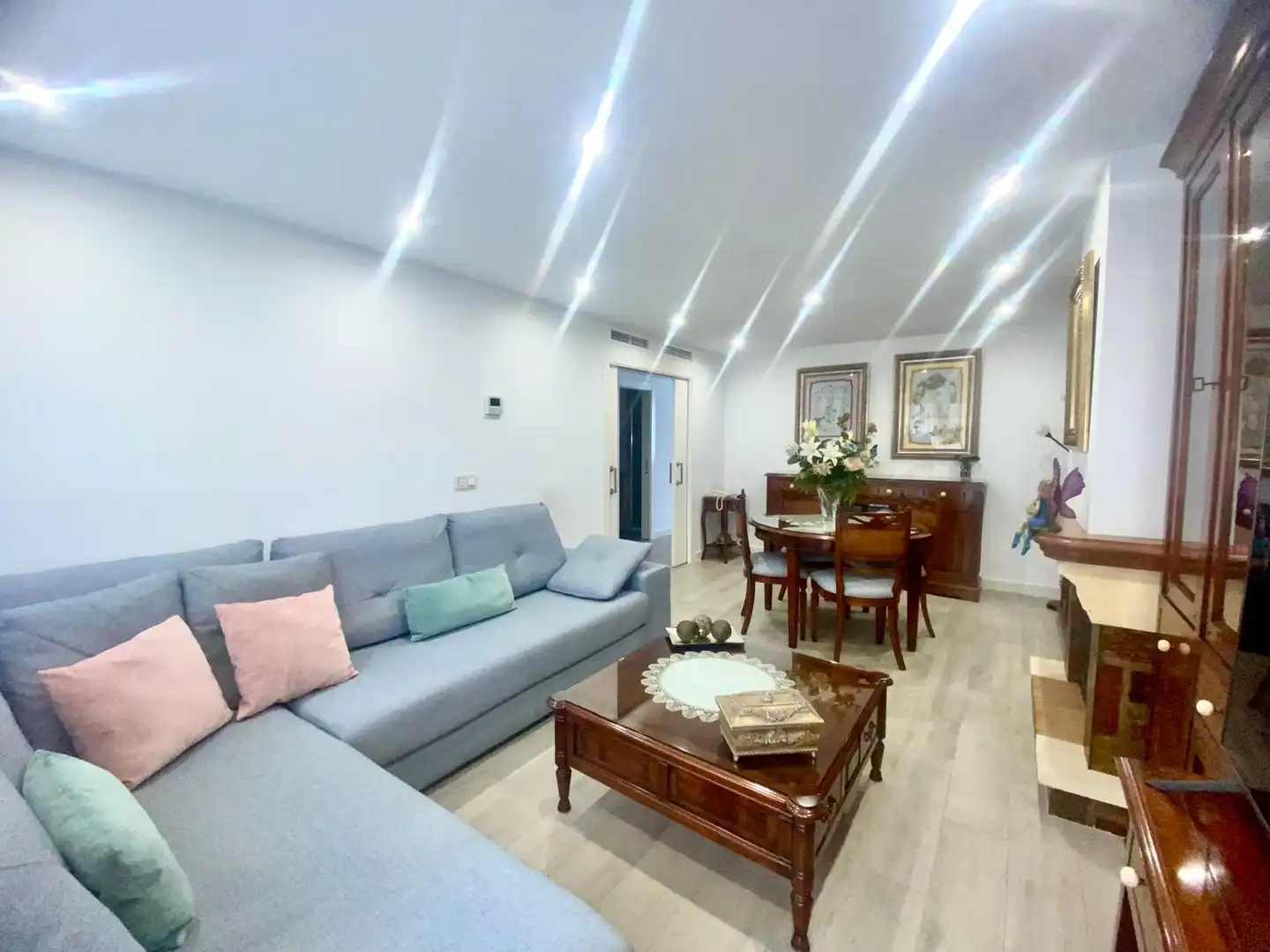Wohnzimmer von Einfamilien-Reihenhaus zum Verkauf in Málaga mit Klimaanlage, Heizung und Terrasse