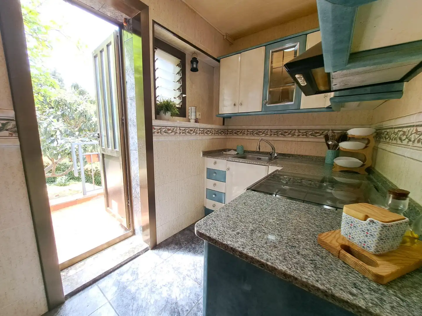 Cuina de Casa o xalet en venda en Castellví de Rosanes amb Calefacció, Jardí privat i Terrassa