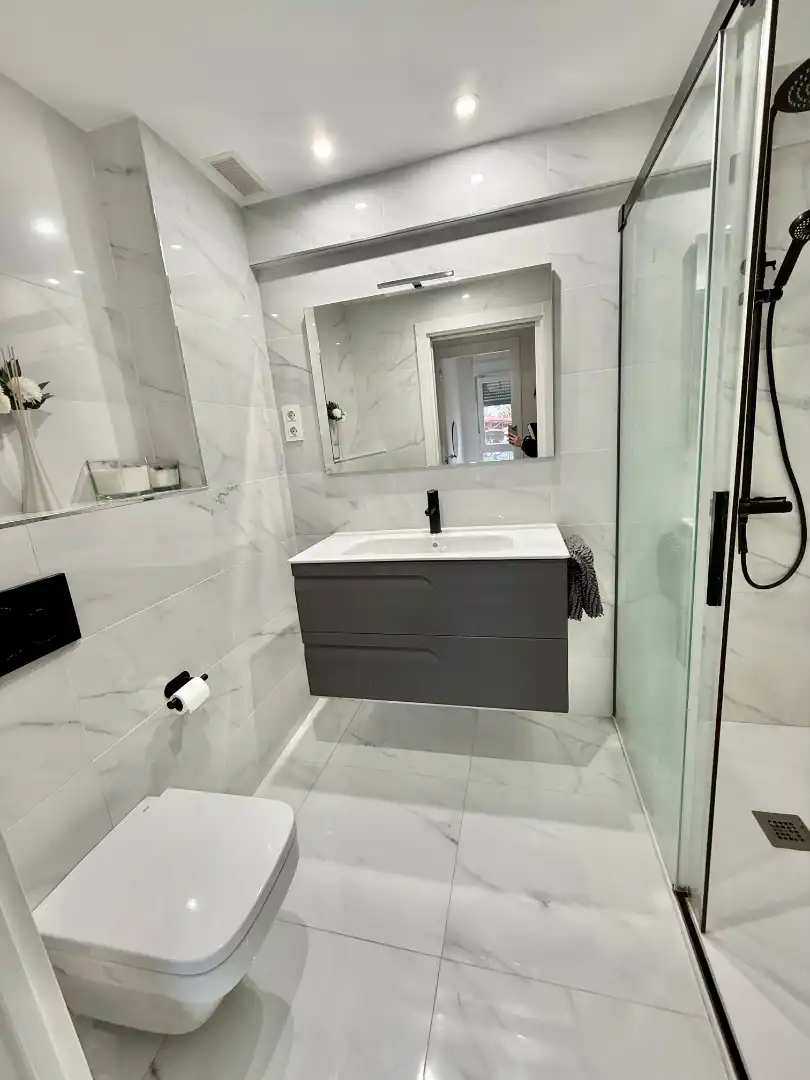 Baño de Piso en venta en Barakaldo  con Balcón