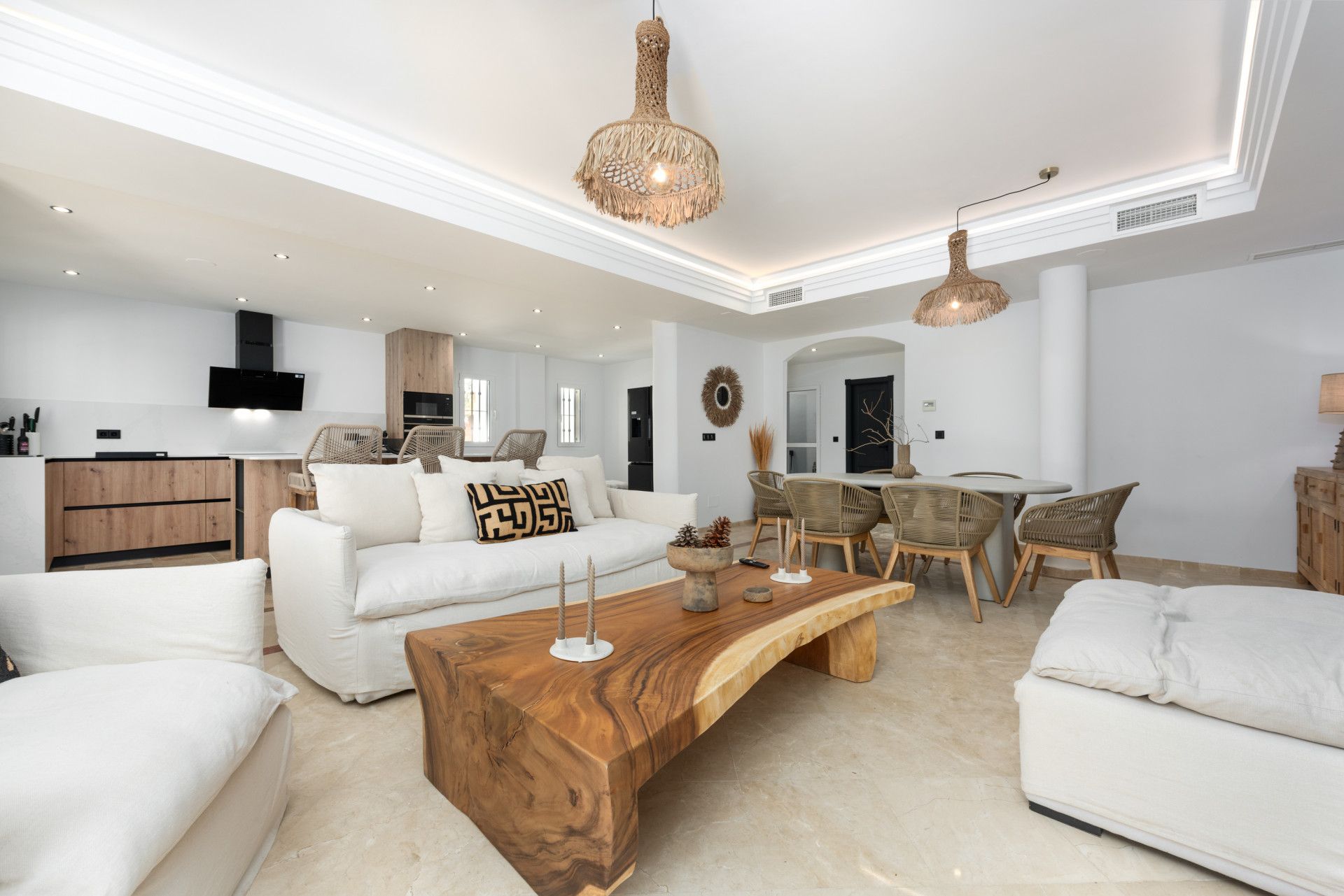 Sala d'estar de Planta baixa en venda en San Roque amb Jardí privat, Terrassa i Piscina