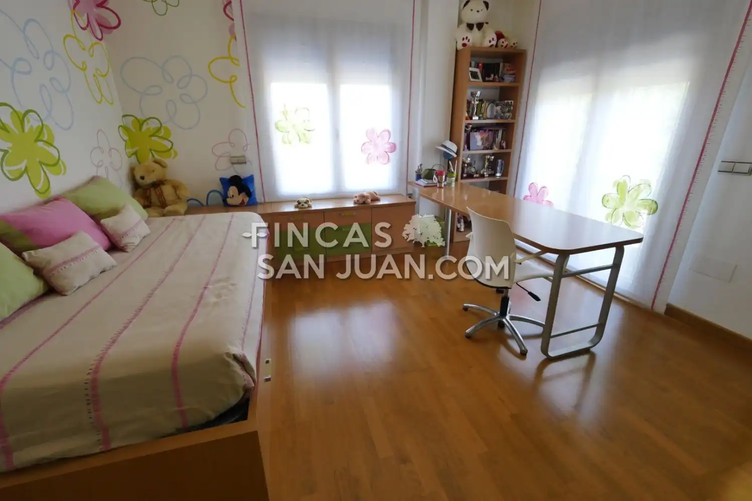 Dormitori de Casa o xalet en venda en Orihuela amb Jardí privat, Terrassa i Traster