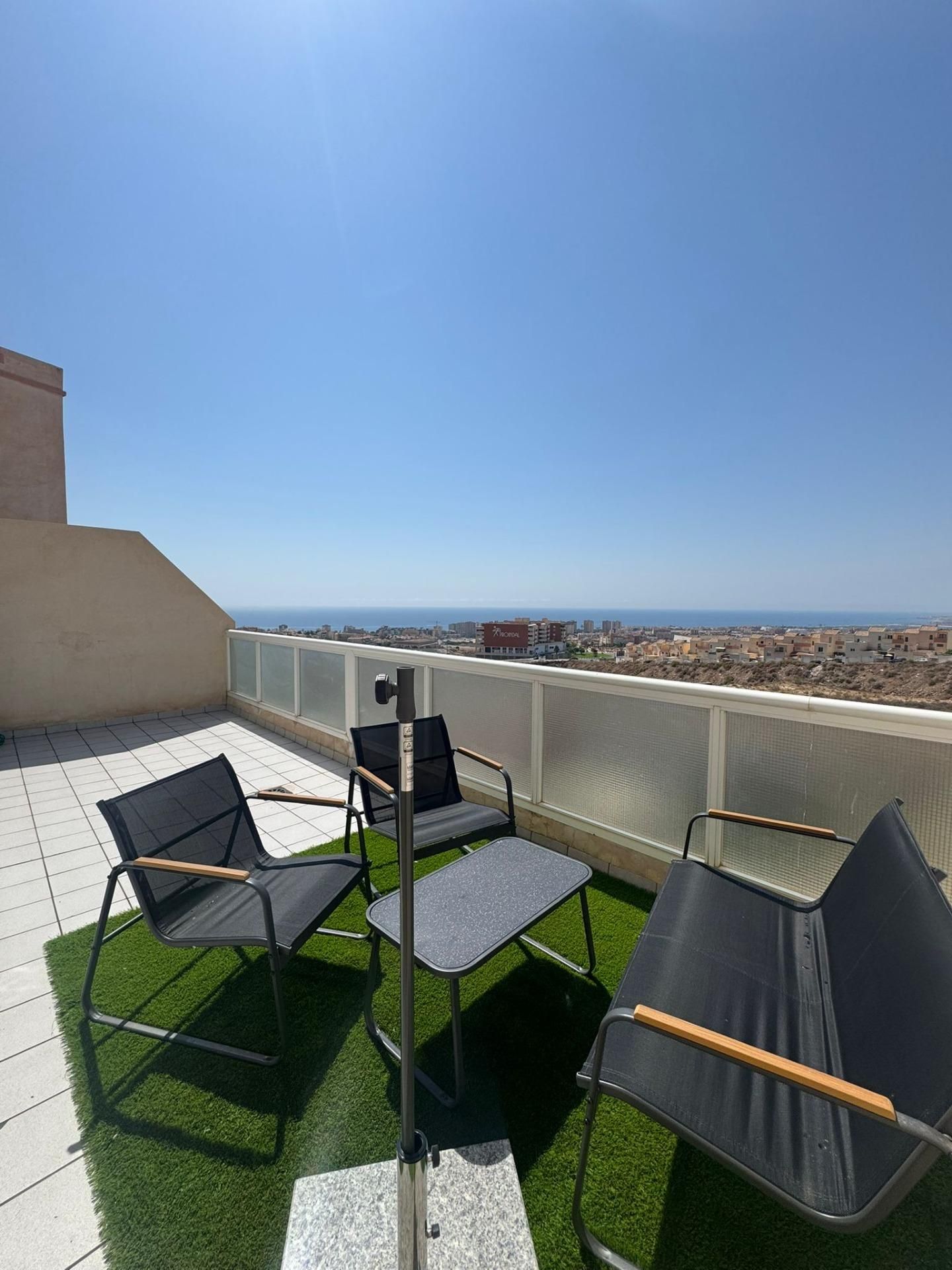 Terrassa de Pis de lloguer en Roquetas de Mar amb Aire condicionat, Terrassa i Piscina comunitària