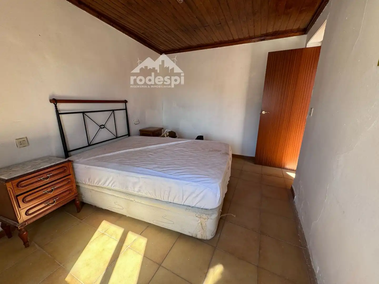 Habitación de Casa adosada en venta en Villardondiego con Terraza, Trastero y Amueblado