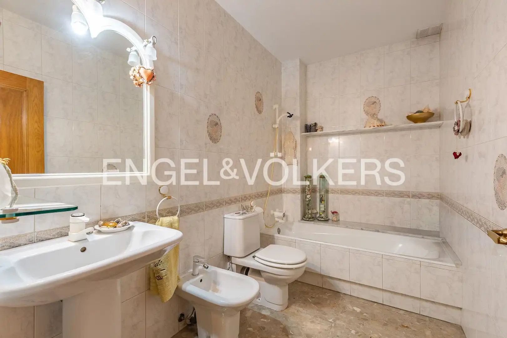 Bathroom of Houses for sale in Terrassa  with Air Conditioner, Heating and Private garden