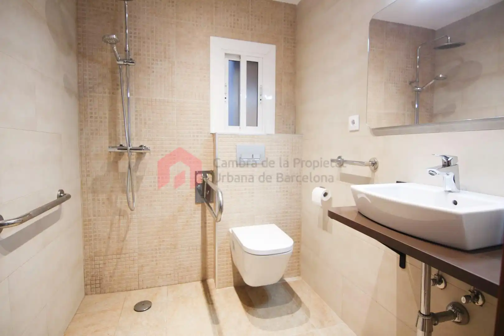 Badezimmer von Wohnung zum Verkauf in Barcelona mit Terrasse