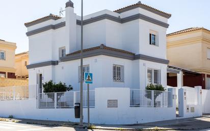 Vista exterior de Casa adosada en venda en Alhaurín de la Torre amb Terrassa
