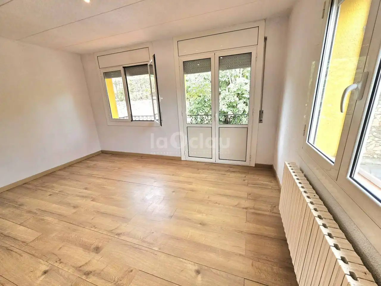 Schlafzimmer von Wohnung zum Verkauf in Tona mit Heizung, Parkett und Terrasse