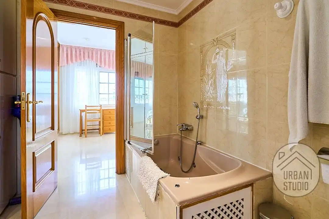 Bathroom of Houses for sale in San Vicente del Raspeig / Sant Vicent del Raspeig  with Heating, Private garden and Terrace