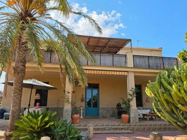 House with pool for sale in Elche ciudad