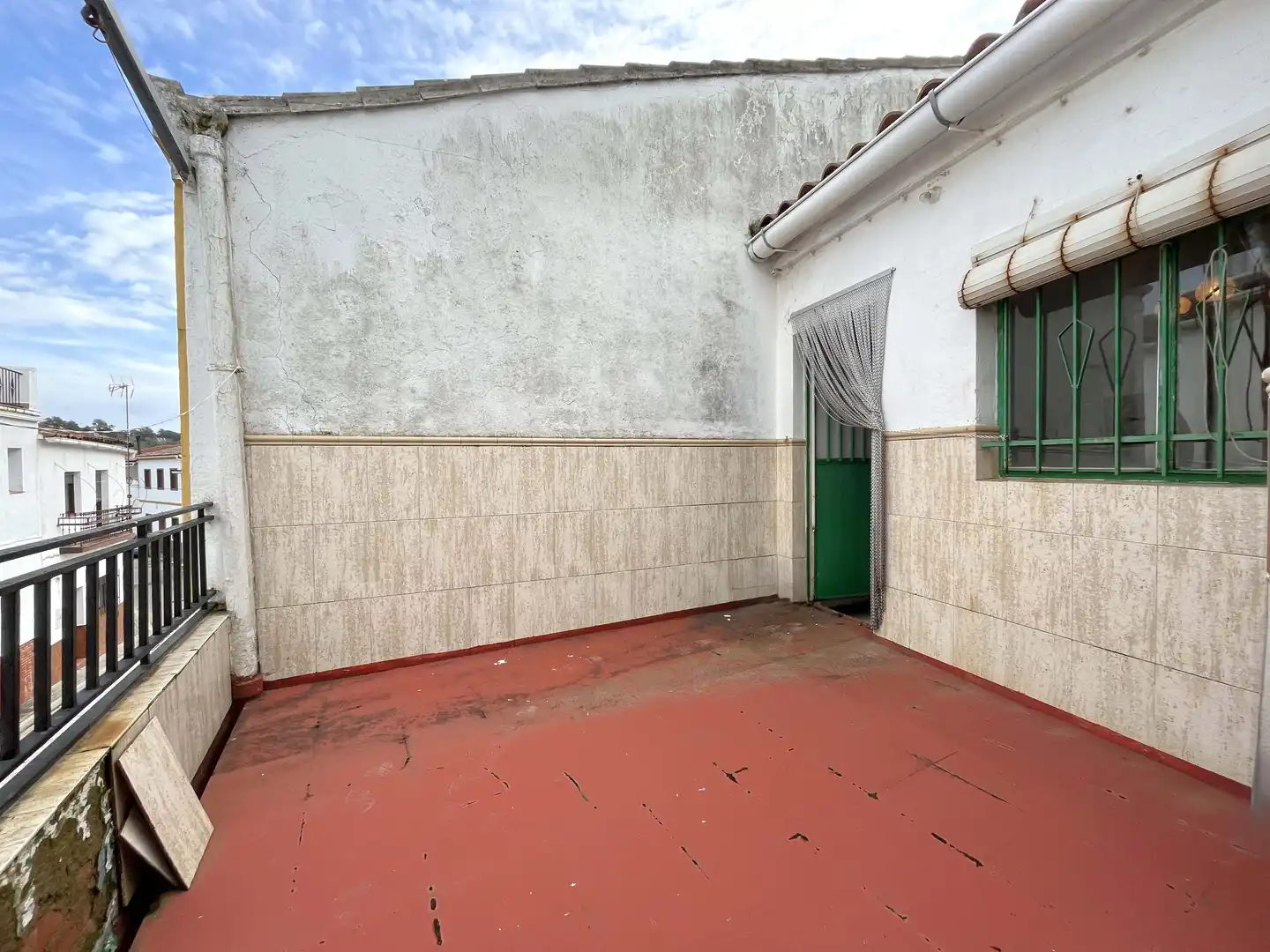 Vista exterior de Casa adosada en venda en Cortegana amb Terrassa