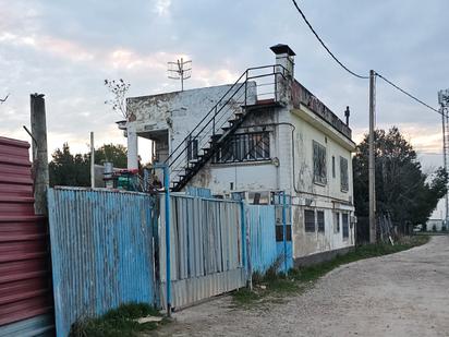 Vista exterior de Finca rústica en venda en  Zaragoza Capital amb Jardí privat, Terrassa i Traster